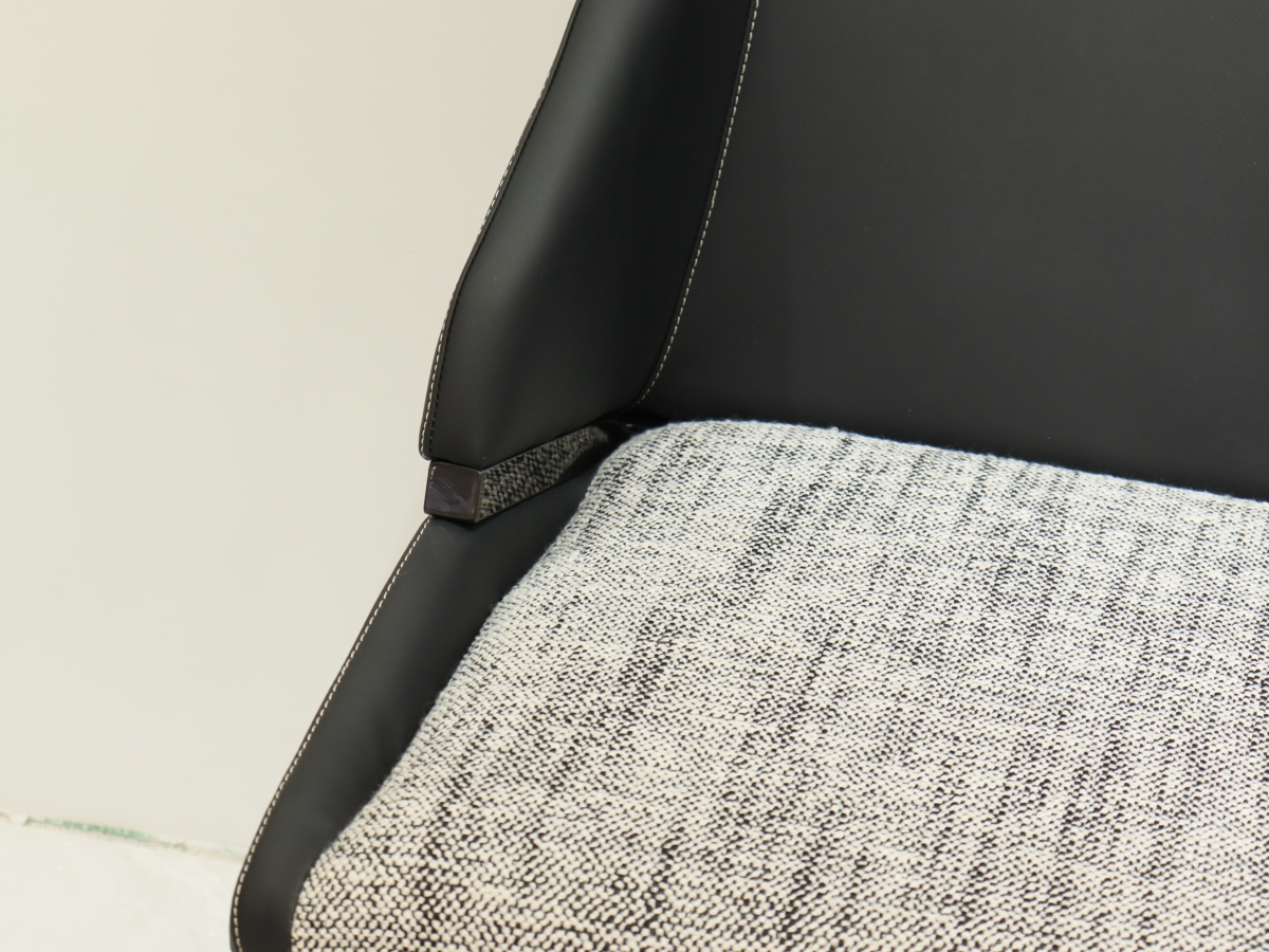东墅一品客厅家具 现代风格超纤皮加布碳钢腿黑色高级感餐椅3030011